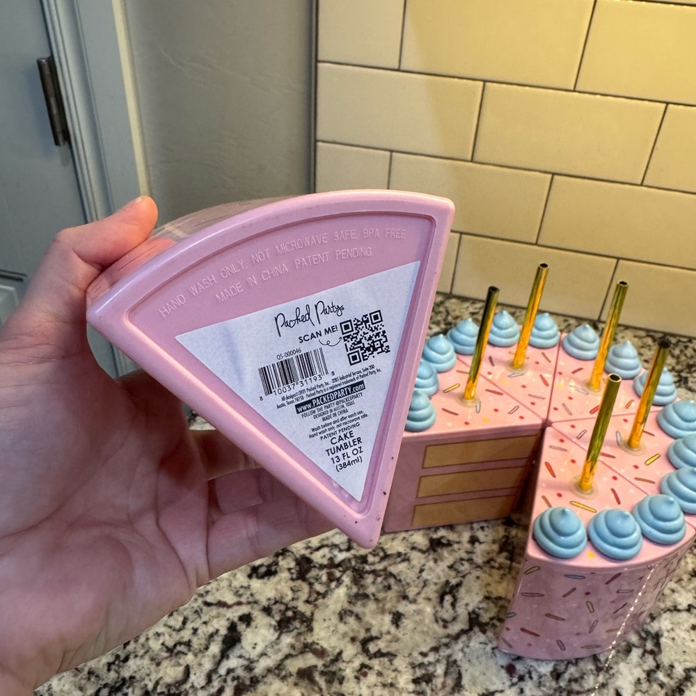 Set of 6 birthday cake cups (plastic) - Picture 4 of 6